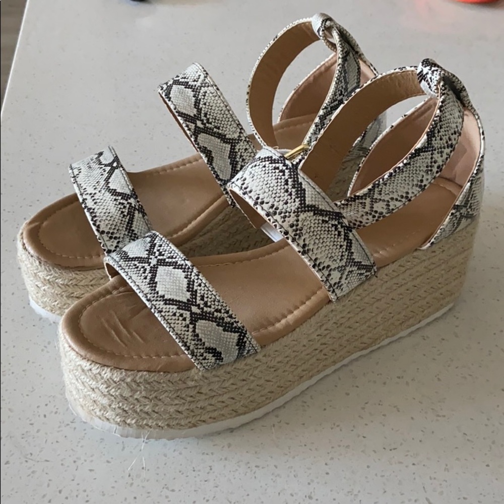 Patent so leather snake espadrille 🤩